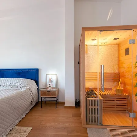 Luxus P4t Family 3 Bedroom With Pool, Tennis Court And Sauna * ブリンディジ