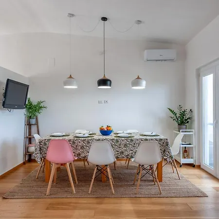 Luxus P4t Family 3 Bedroom With Pool, Tennis Court And Sauna